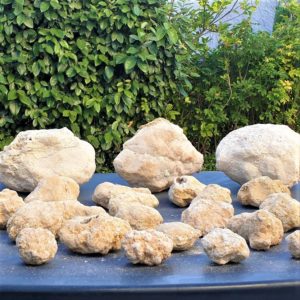 geode-quartz-cristal-roche-fermee-casser-ouvrir-mineraux-pierre-naturelle-cristaux