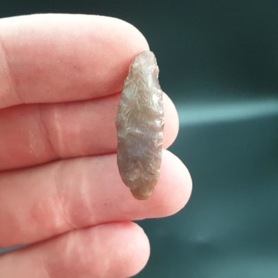 Pendentif pointe de flèche ornée du Valknut et du Futhark en argent