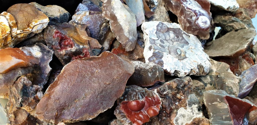 geode-saujon-france-quartz-calcedoine-trouver-acheter-silex-neolithique-mineraux-charente-santonien