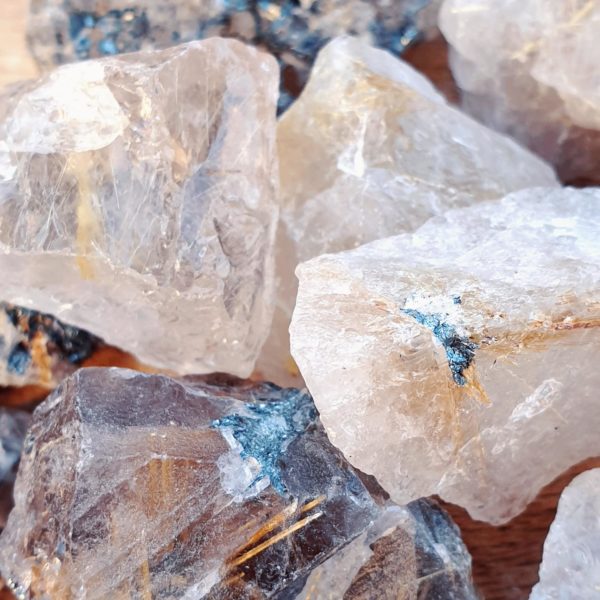 quartz-rutile-inclusion-dore-mineraux-collection-lithotherapie-pierre-naturelle