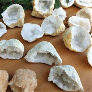 Vente-Geodes-Quartz-Cristal-de-Roche-ouvertes-Minéraux-Cristaux-produit-achat-pierre-naturelle-precieuse-boutique