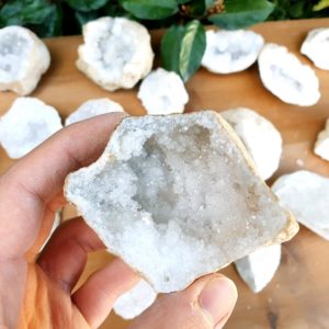 Vente-Geodes-Quartz-Cristal-de-Roche-ouvertes-Minéraux-Cristaux-produit-achat-pierre-naturelle-precieuse-boutique