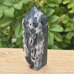 Obélisque d'Agate noire à Géodes de Quartz - Chine