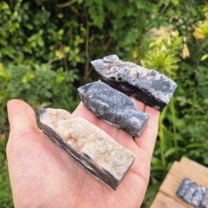Obélisque d'Agate noire à Géodes de Quartz - Chine - Lot de 3 pointes