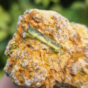 Tourmaline verte Verdélite dans Quartz - Brésil